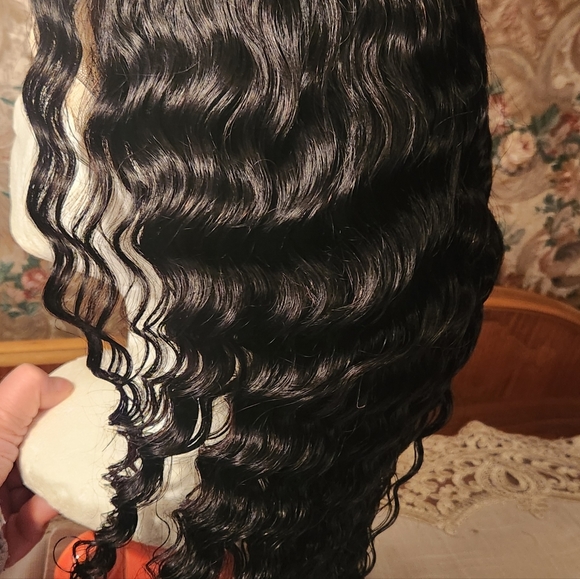 100% WAVEY HUMAN HAIR - CAP STYLE - 16” - Picture 2 of 6